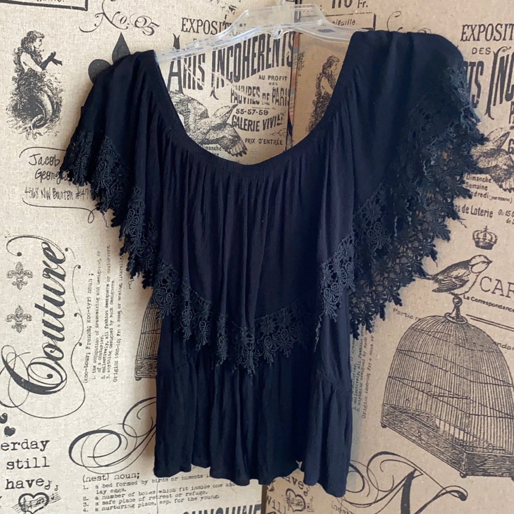 SALE 3/$12 🌈 DNA Couture off-shoulder, black top